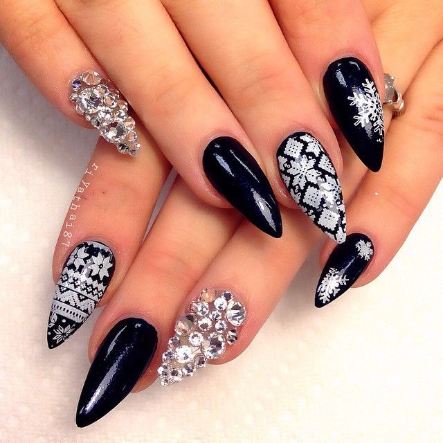winter-nails-cute-designs-black snowflake-white silver Christmas-glitter