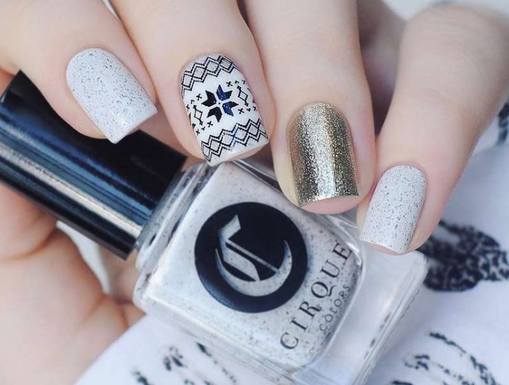 winter-nails-cute-designs-short-square-white-base-color-black-stamping-gold-glitter