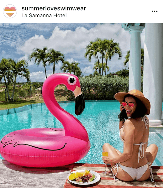 breakfast with flamingo in the pool