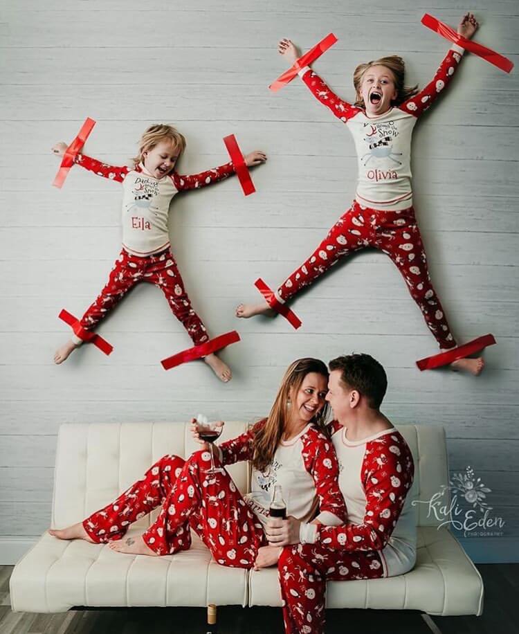 How to nail family Christmas photo? Fun photoshoot ideas