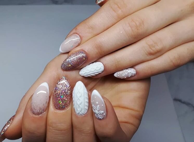 snow nails christmas winter manicure glitter